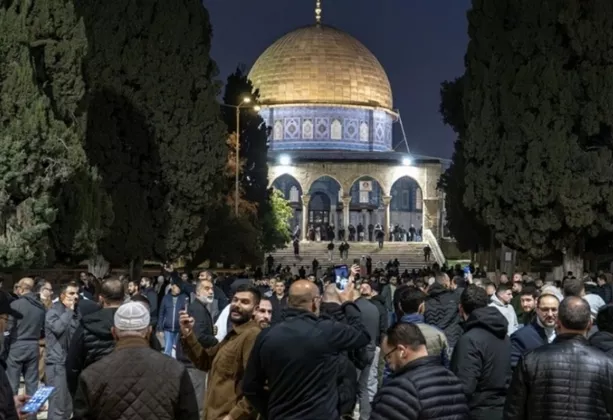 Israel Akhiri Blokade 40 Hari Masjid Al Aqsa, Ribuan Jemaah Palestina Padati Salat Subuh