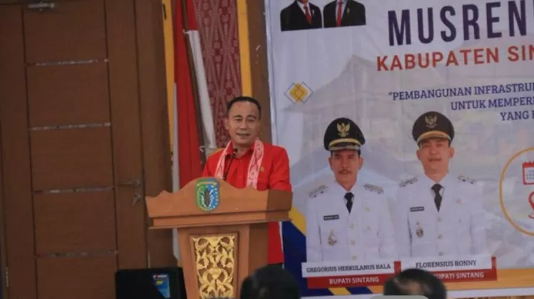 Wagub Kalbar Marah Jalan Sintang Dibandingkan Jabar: Kalau Dedi Mulyadi Bisa Bangun dengan APBD Rp6 Triliun, Saya Cium Lututnya!