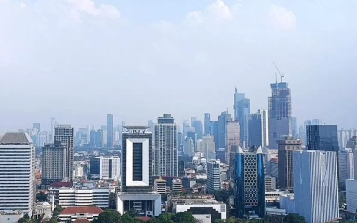 Cuaca Jakarta Hari Ini: Pagi Cerah Berawan, Sore hingga Malam Diguyur Hujan Ringan!
