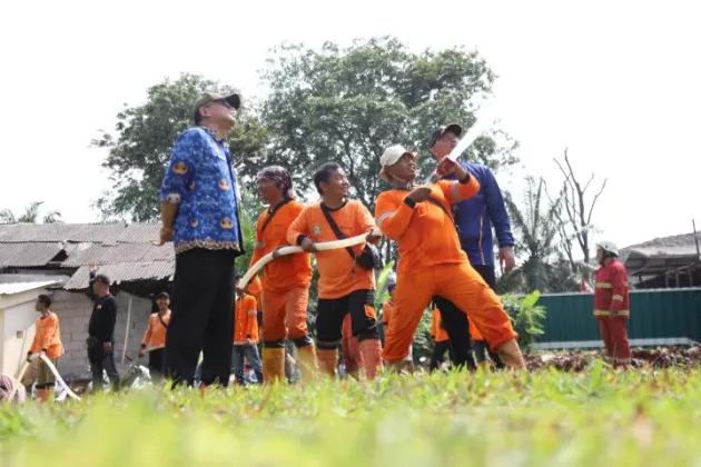 Asap Tebal Kepung TPA Rawa Kucing Tangerang, Petugas Gabungan Dikerahkan ke Lokasi! 