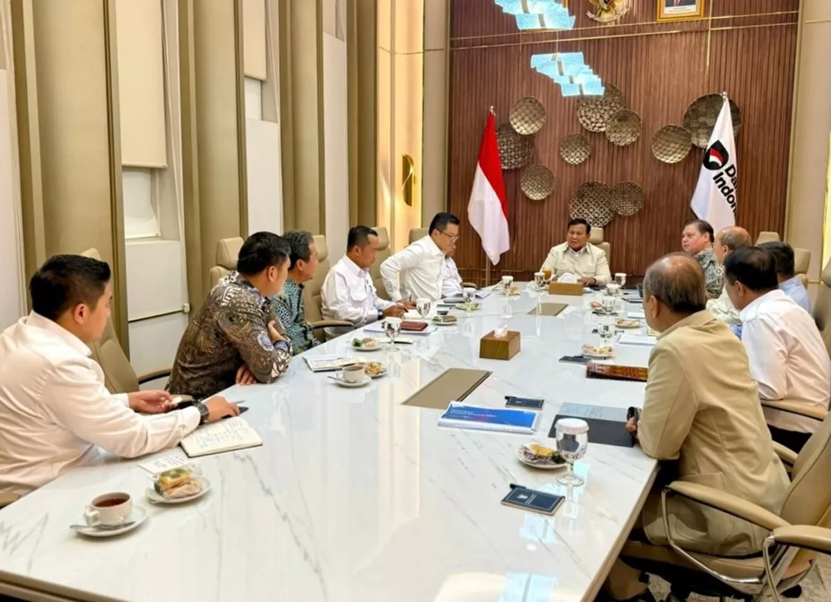 Gebrakan Usai Lawatan: Prabowo Kumpulkan Menteri Ekonomi Bahas Hilirisasi dan Energi Sampah