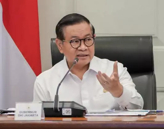 BBM Nonsubsidi Melejit Gubernur Pramono Anung Siapkan Strategi Alihkan Warga ke Angkutan Umum