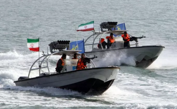 Situasi Makin Tegang! Iran Serang Kapal AS dan UEA di Selat Hormuz, Mohammed bin Salman Angkat Bicara!