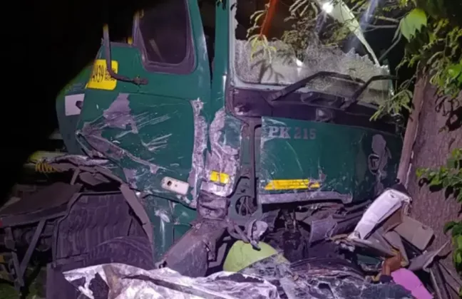 Kecelakaan Maut di Probolinggo, Truk Trailer Hantam Lima Mobil Tewaskan 4 Orang Satu Keluarga 