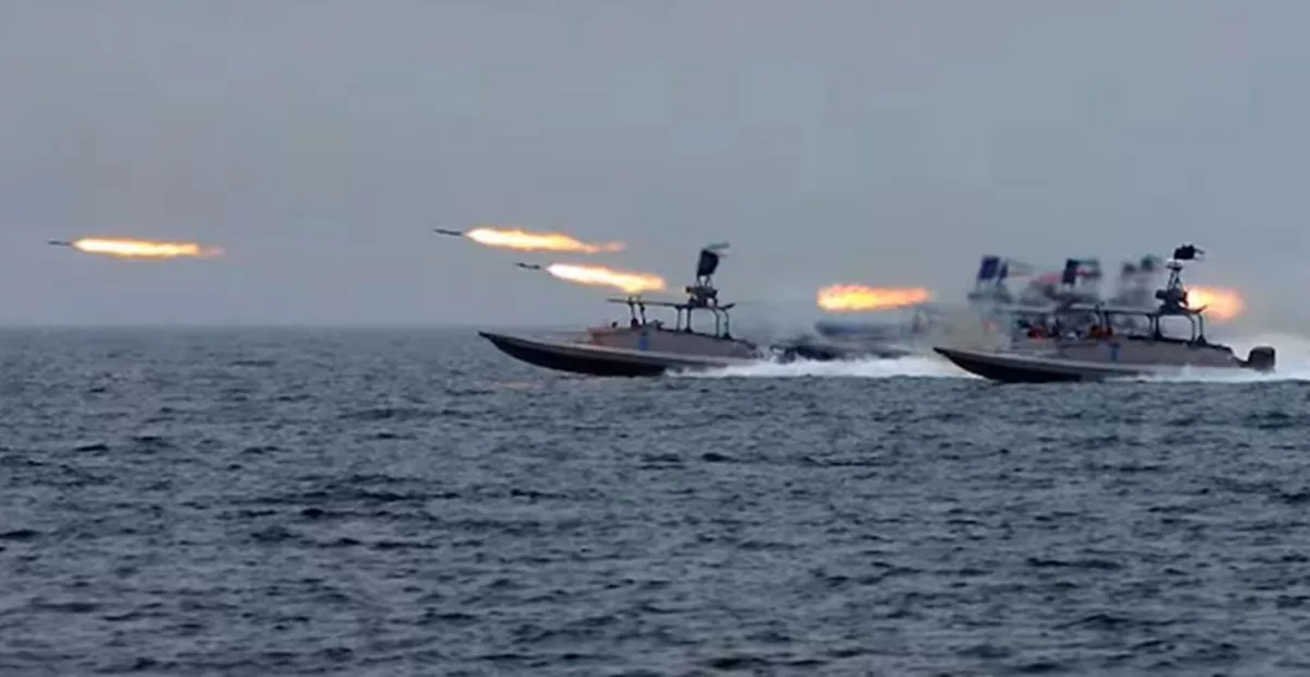 GENCATAN SENJATA BERDARAH! Drone Kamikaze Iran Hujani Kapal Perang AS di Teluk Oman