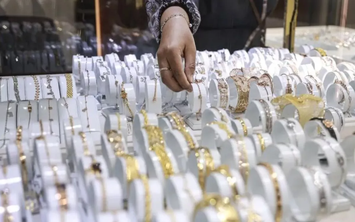 Harga Emas Pegadaian Kompak Turun, Antam Jadi Rp2,86 Juta per Gram