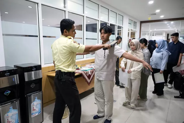 Peserta UTBK Undip Kedapatan Tanam Alat di Telinga, Sempat Diserahkan ke Polisi Tapi Kini Dibebaskan