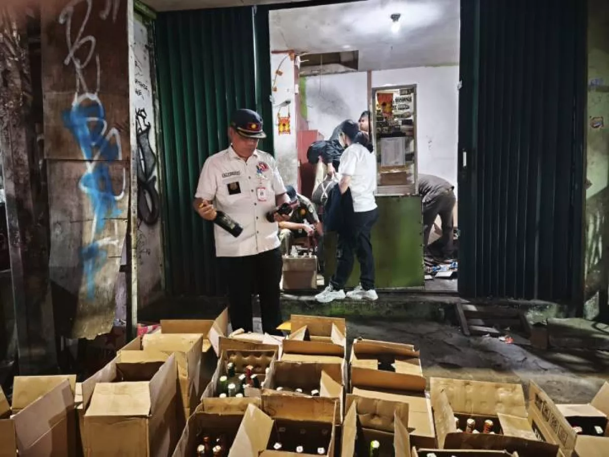 400 Botol Miras Disita Petugas di Karang Tengah Tangerang