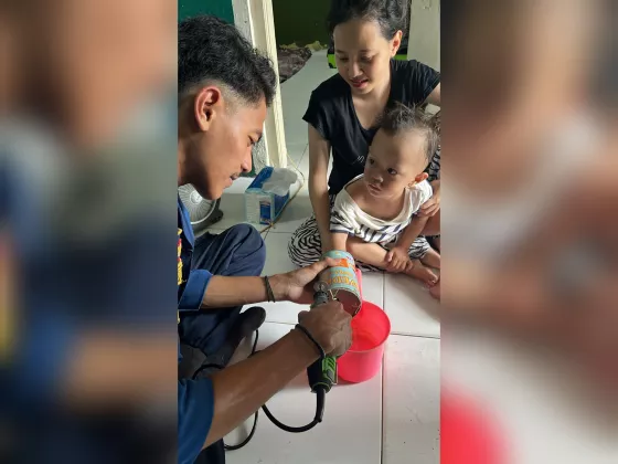 Dramatis, BPBD Tangerang Evakuasi Tangan Balita yang Terjepit Kaleng Celengan 