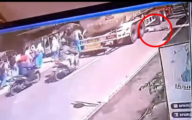 Viral! Detik-Detik Pria Kediri Tewas di Depan SMPN 1 Mojo Terekam CCTV