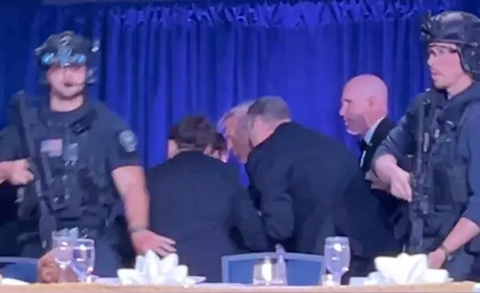 BREAKING: Teriakan “Tiaraap!” Pecah di Acara Elite, Donald Trump Diselamatkan Secret Service