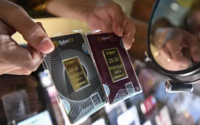 Update Harga Emas Antam Hari Ini: Turun Rp16.000 per Gram