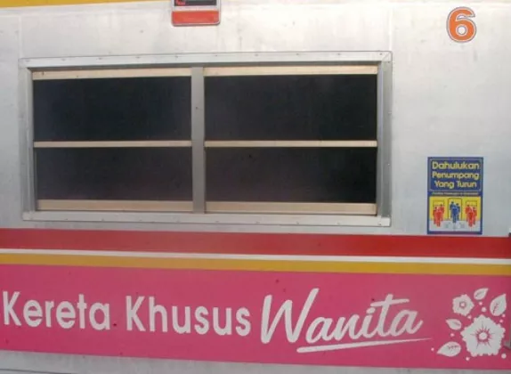 Menteri PPPA Usul Gerbong Wanita KRL Pindah ke Tengah, Menko AHY: Keselamatan Harus Setara