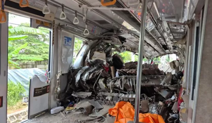 RINGSEK! Penampakan Gerbong Wanita KRL yang HANCUR Dihajar Argo Bromo Anggrek