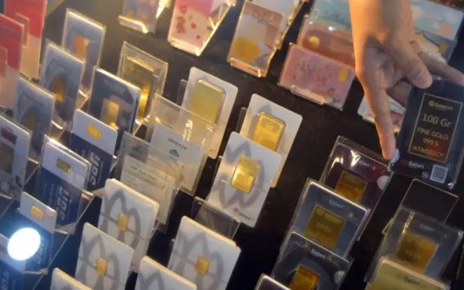Harga Emas Antam Turun Rp15.000 per Gram Kamis Pagi, Cek Rincian Lengkapnya!