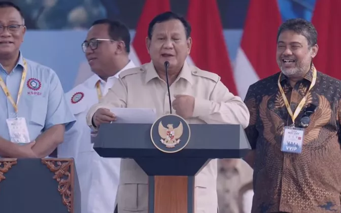 Prabowo Kaget! Nama Seskab Teddy Disoraki Emak-Emak Saat May Day 2026 di Monas