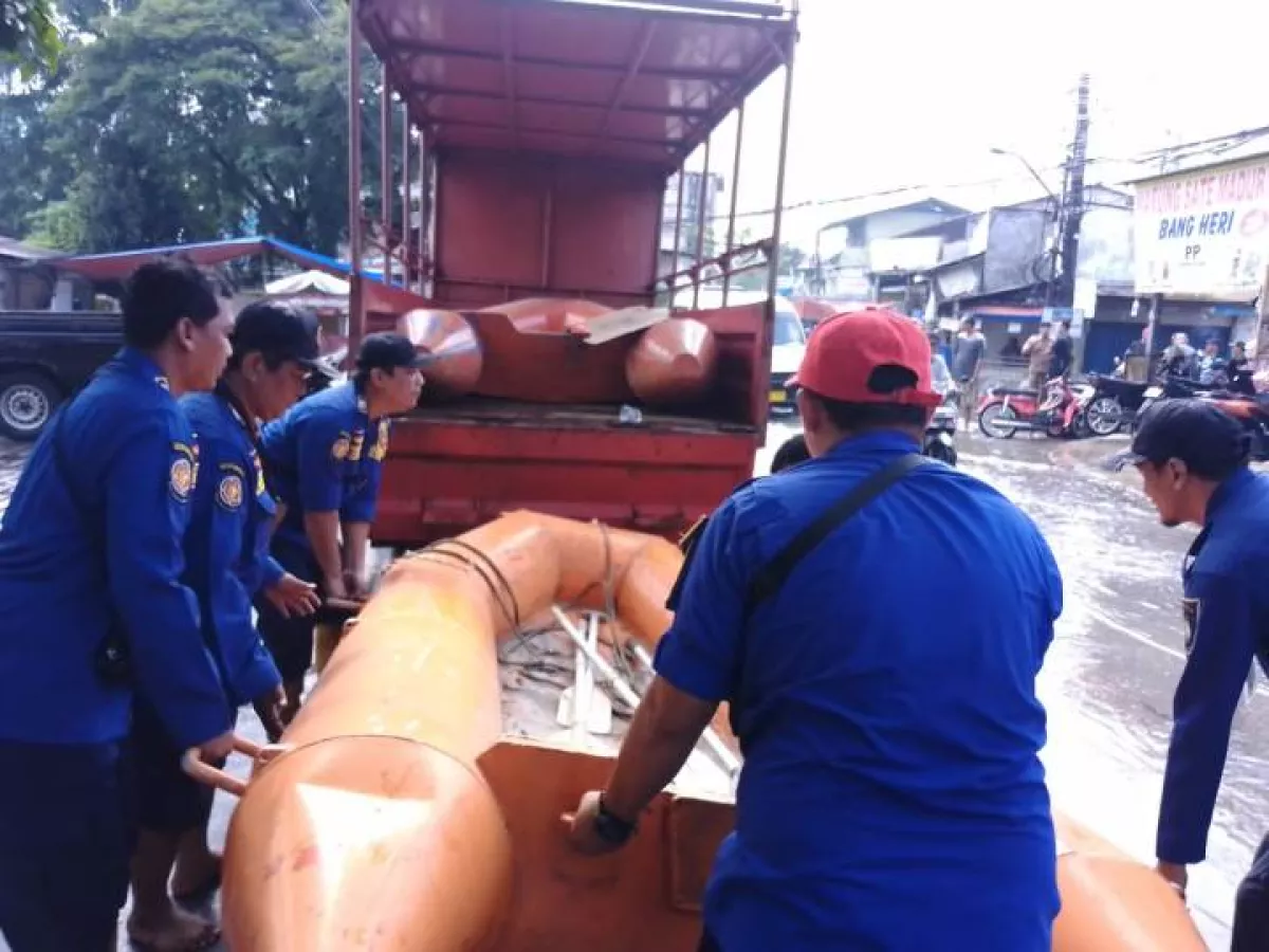 Banjir 1,4 Meter Rendam Cipondoh, 60 Keluarga Mengungsi