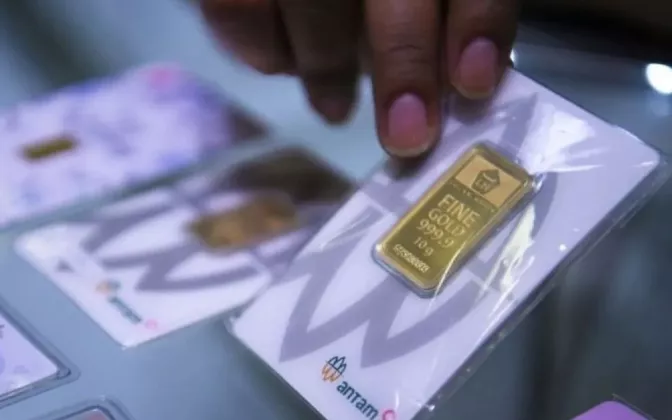 Harga Emas Antam Hari Ini Anjlok Rp35.000 per Gram, Cek Rincian Lengkapnya!