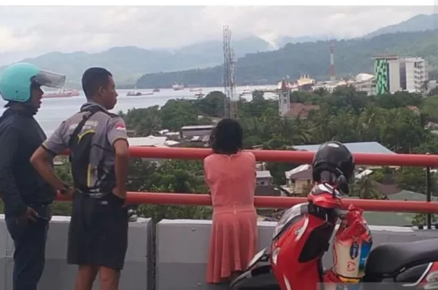 Prajurit TNI Selamatkan Perempuan yang Diduga Hendak Bunuh Diri di JMP Ambon