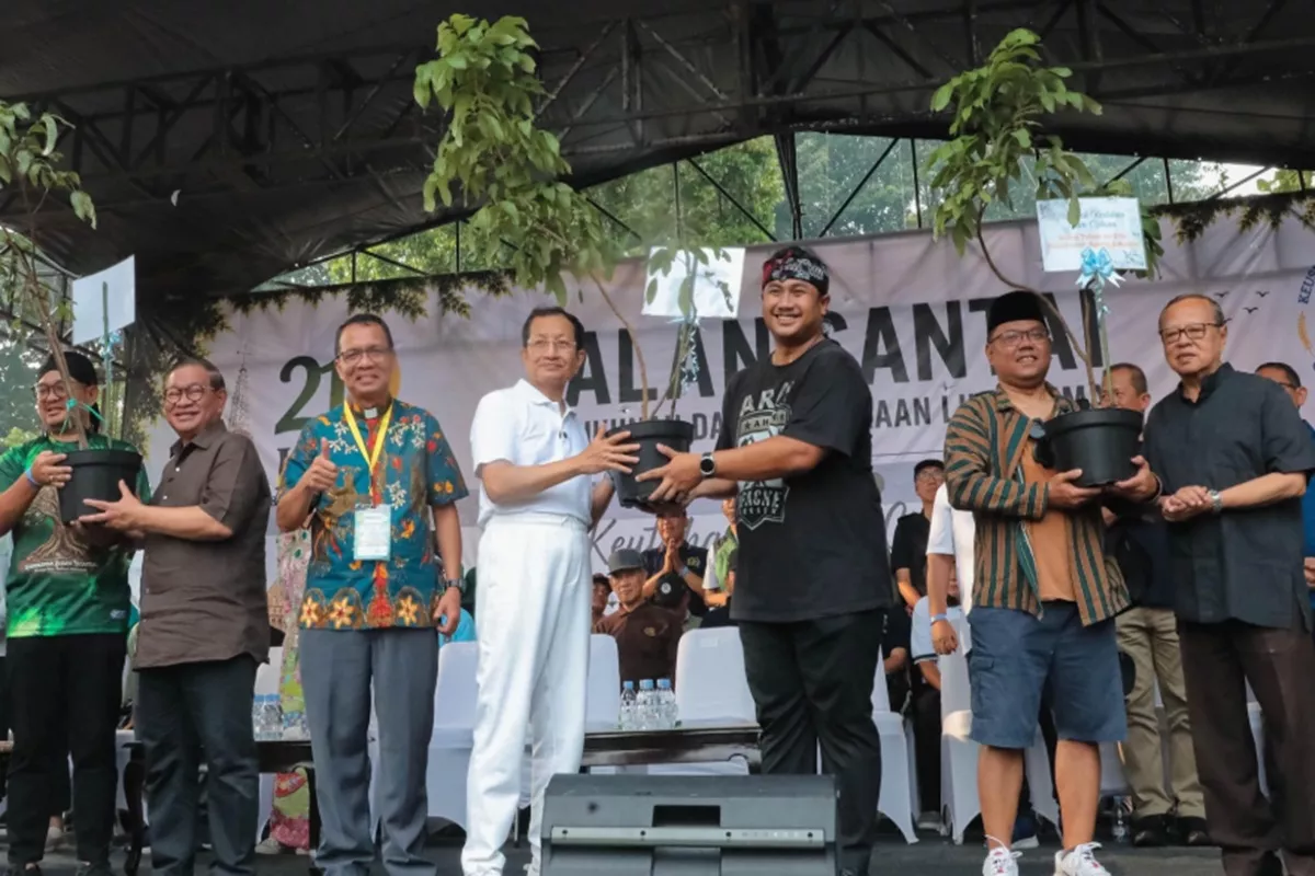 Pramono Anung Hadiri Jalan Santai Lintas Iman Peringatan 219 Tahun Keuskupan Agung Jakarta