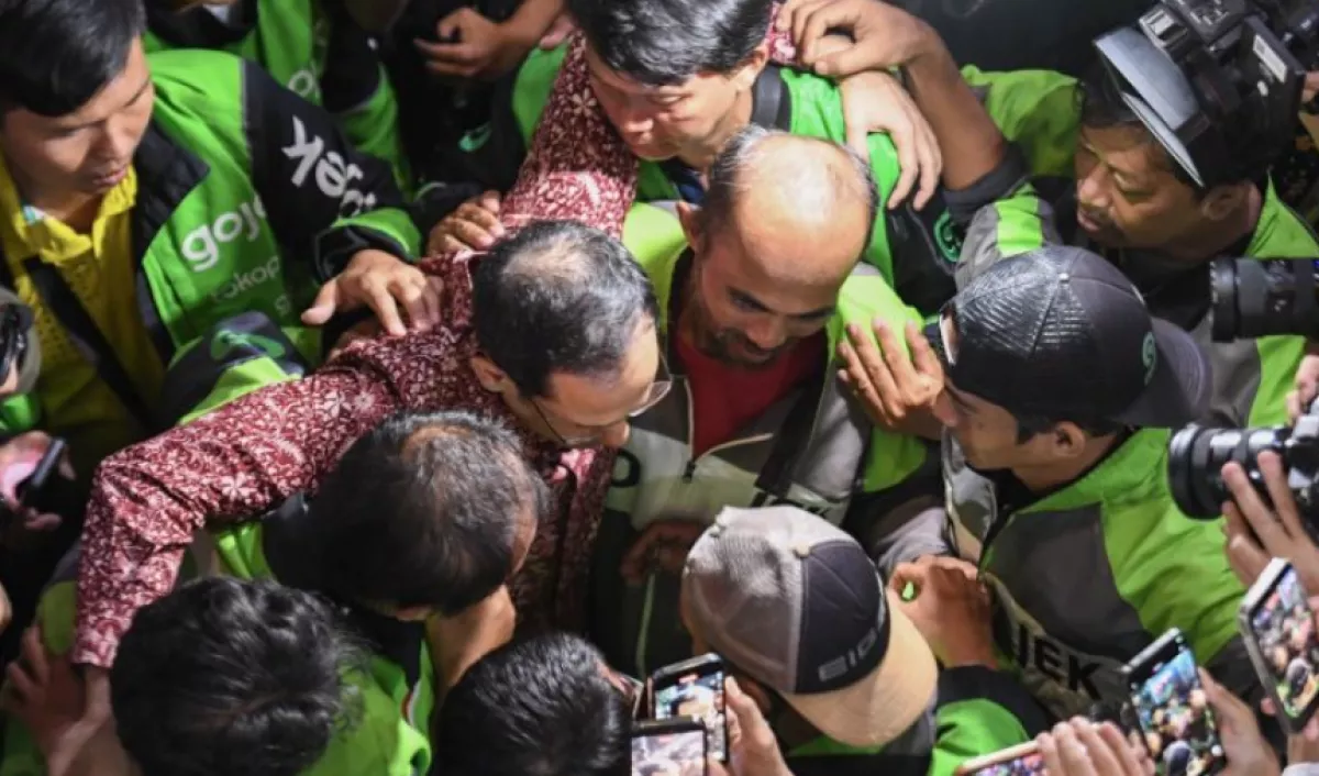 Ratusan Ojol Padati PN Jakarta Pusat, Beri Dukungan untuk Nadiem Makarim di Sidang Pleidoi