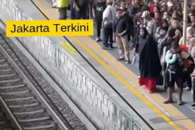 Penumpang Terjatuh ke Rel di Stasiun Manggarai Saat Peron Padat, KAI Commuter Beri Penjelasan