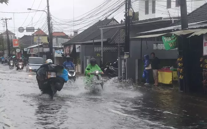 BMKG: Jakarta Diguyur Hujan Ringan Sore hingga Malam Ini