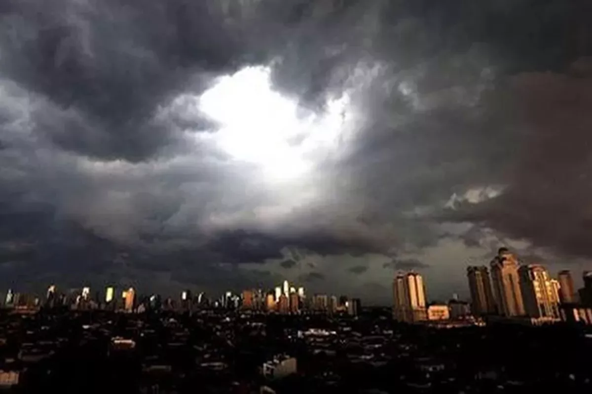Prakiraan Cuaca Jakarta: Berselimut Awan Pagi Hari, Siapkan Payung di Siang dan Sore