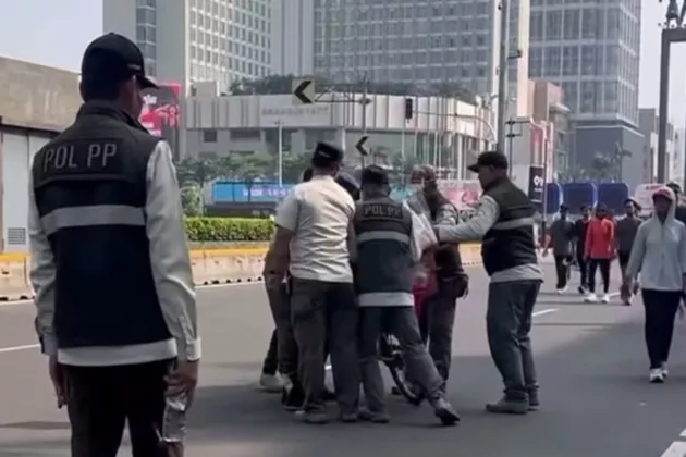 Satpol PP DKI Minta Maaf Usai Penertiban Pedagang Es Krim di CFD Viral