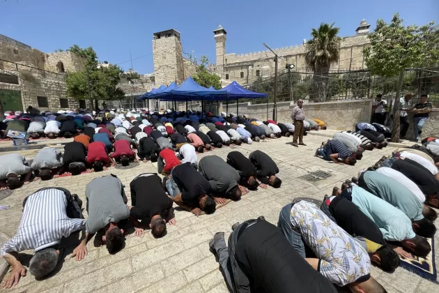 Diawasi Ketat Tentara Israel, Warga Palestina Salat Iduladha di Masjid Ibrahimi Hebron