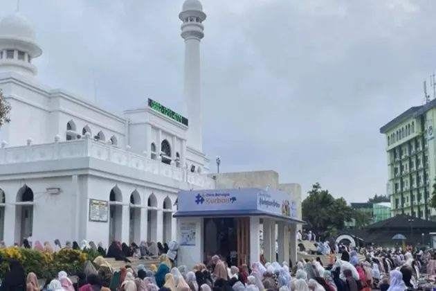 Ribuan Jemaah Padati Salat Idul Adha di Masjid Al-Azhar Jakarta