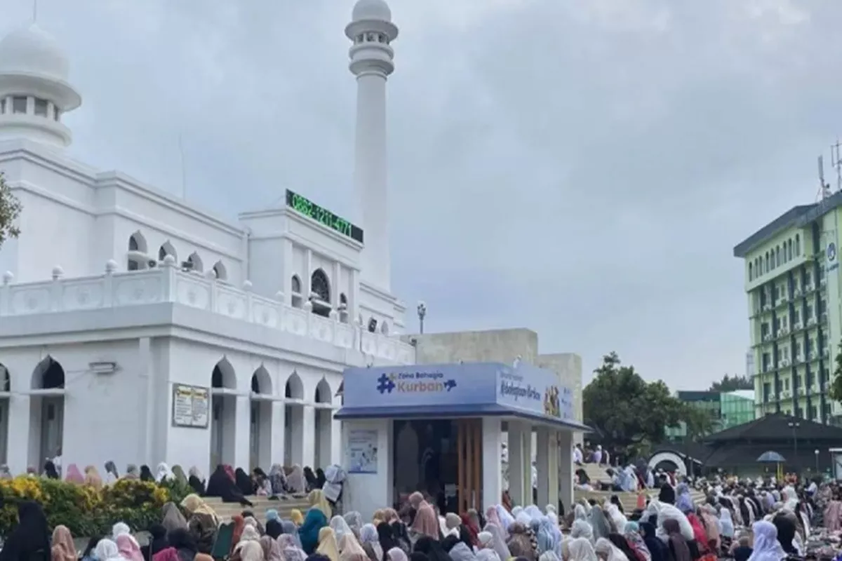 Ribuan Jemaah Padati Salat Idul Adha di Masjid Al-Azhar Jakarta