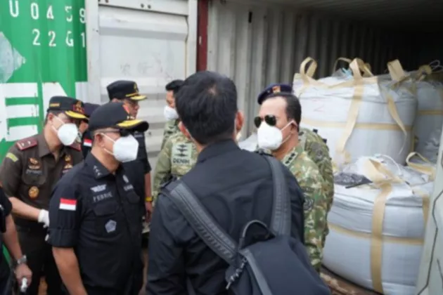 Geger! 25 Kontainer Mineral Radioaktif Gagal Diselundupkan di Batam