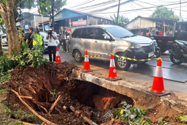 Jalan Lenteng Agung Ambles Parah! Perbaikan Dikebut, Target Tuntas 2 Pekan
