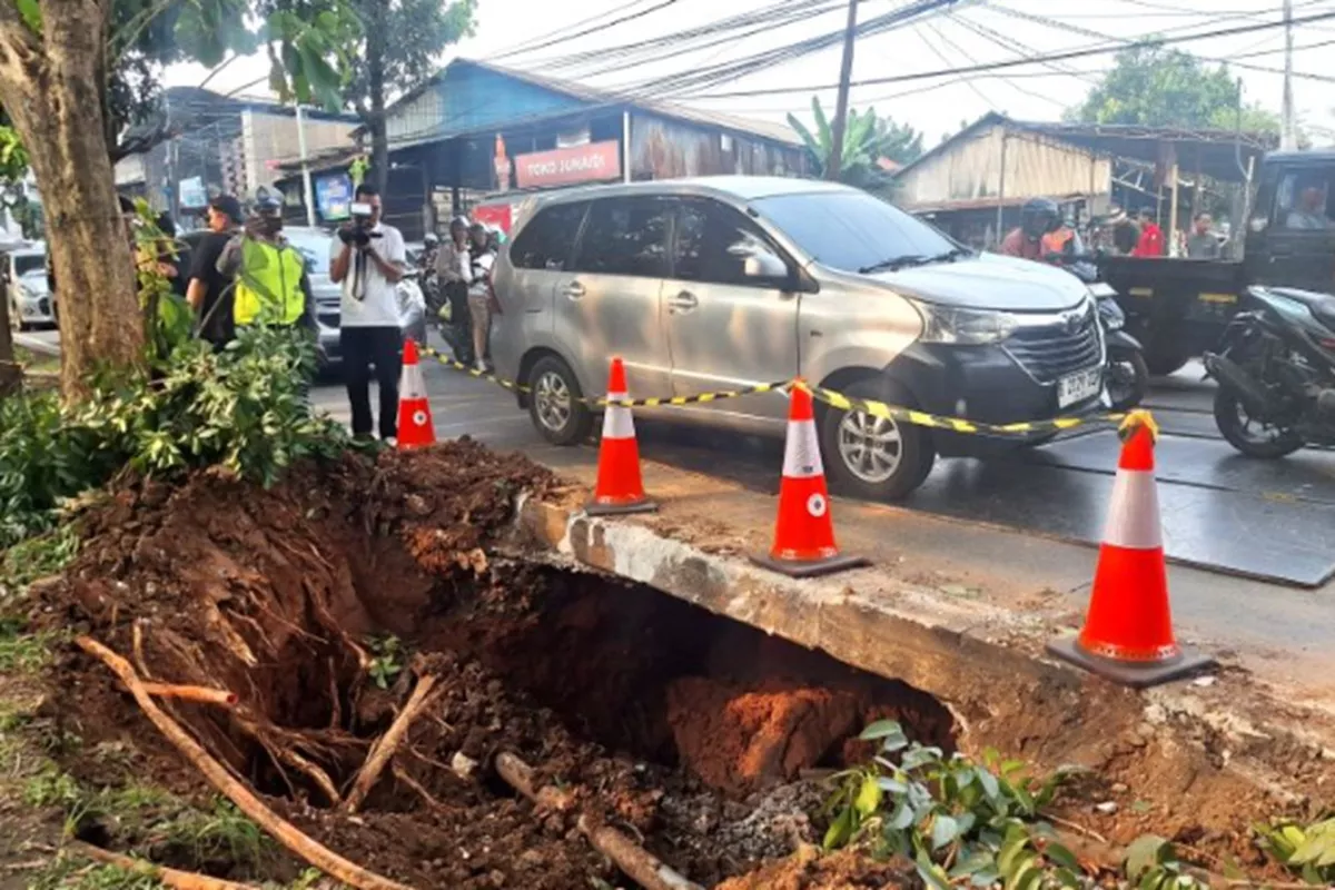 Jalan Lenteng Agung Ambles Parah! Perbaikan Dikebut, Target Tuntas 2 Pekan