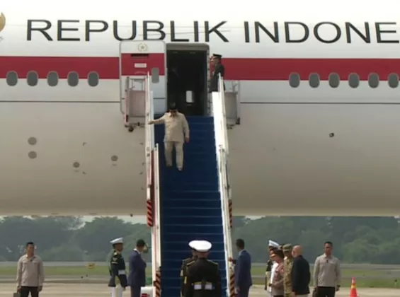 Prabowo Tiba di Jakarta Usai Lawatan Kenegaraan ke Prancis