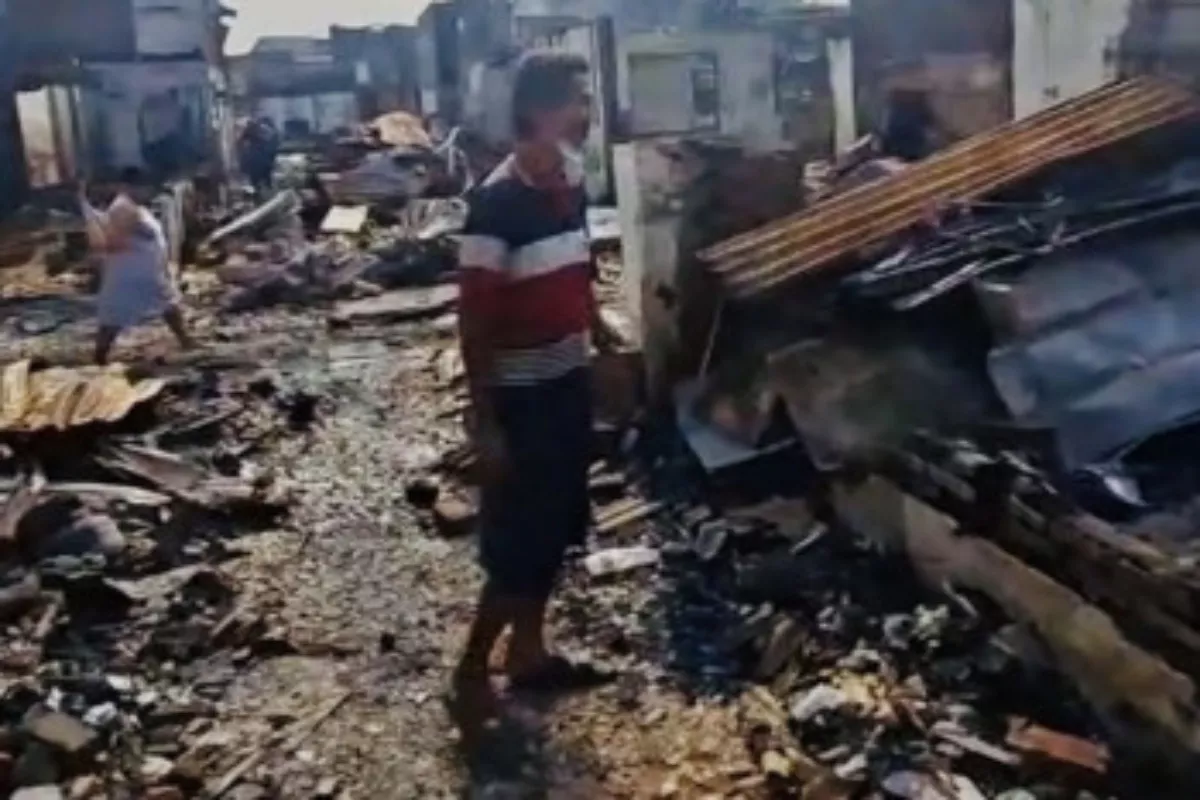 Gerobak dan Uang Hasil Jualan Ludes, Tangis Pedagang Nasi Goreng Pecah Usai Kebakaran Kemayoran
