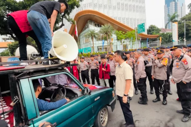 Demo Mahasiswa UBK Memanas! Massa Paksa Tembus Pengamanan Istana