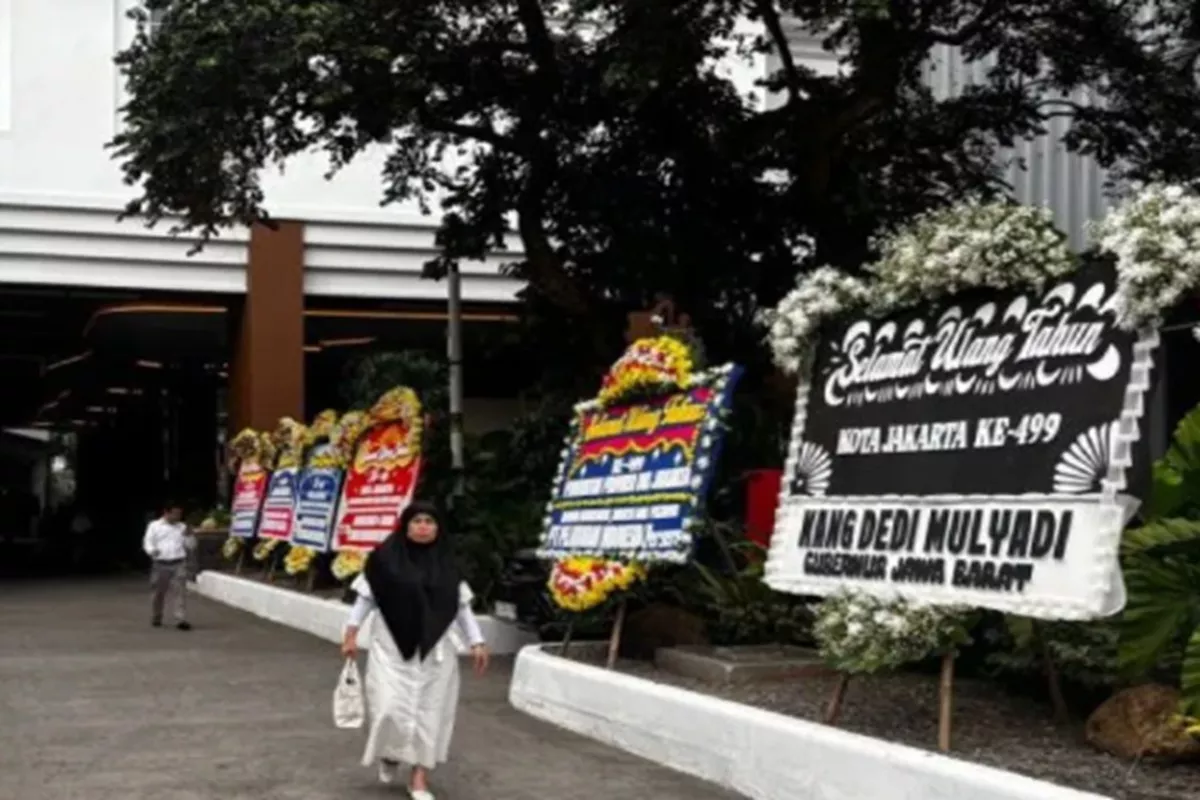 Balai Kota DKI Dibanjiri Karangan Bunga HUT Jakarta, Satu Kiriman Dedi Mulyadi Jadi Sorotan