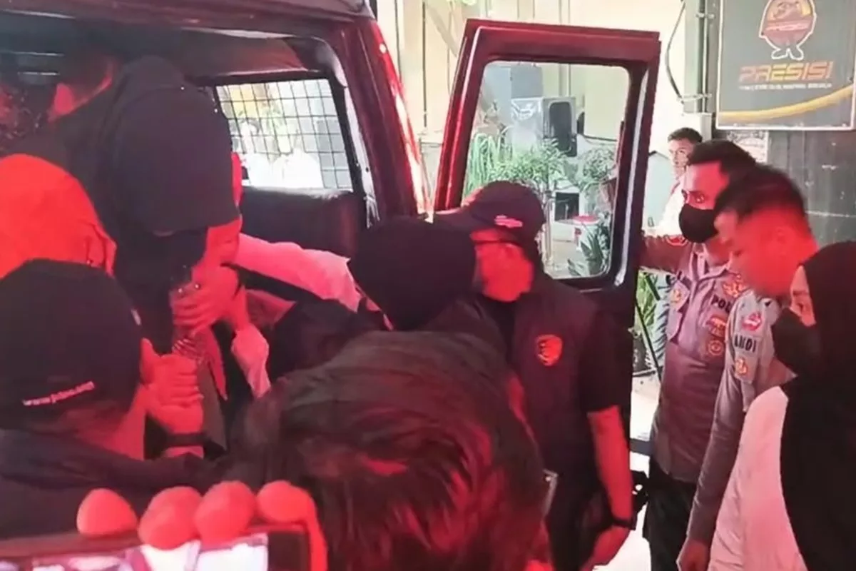 Roy Suryo dan Dokter Tifa Jalani Pelimpahan Tahap II ke Kejari Jaksel