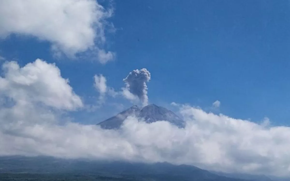 Gunung Semeru Kembali Erupsi Hari Ini, Kolom Abu Capai 1.000 Meter