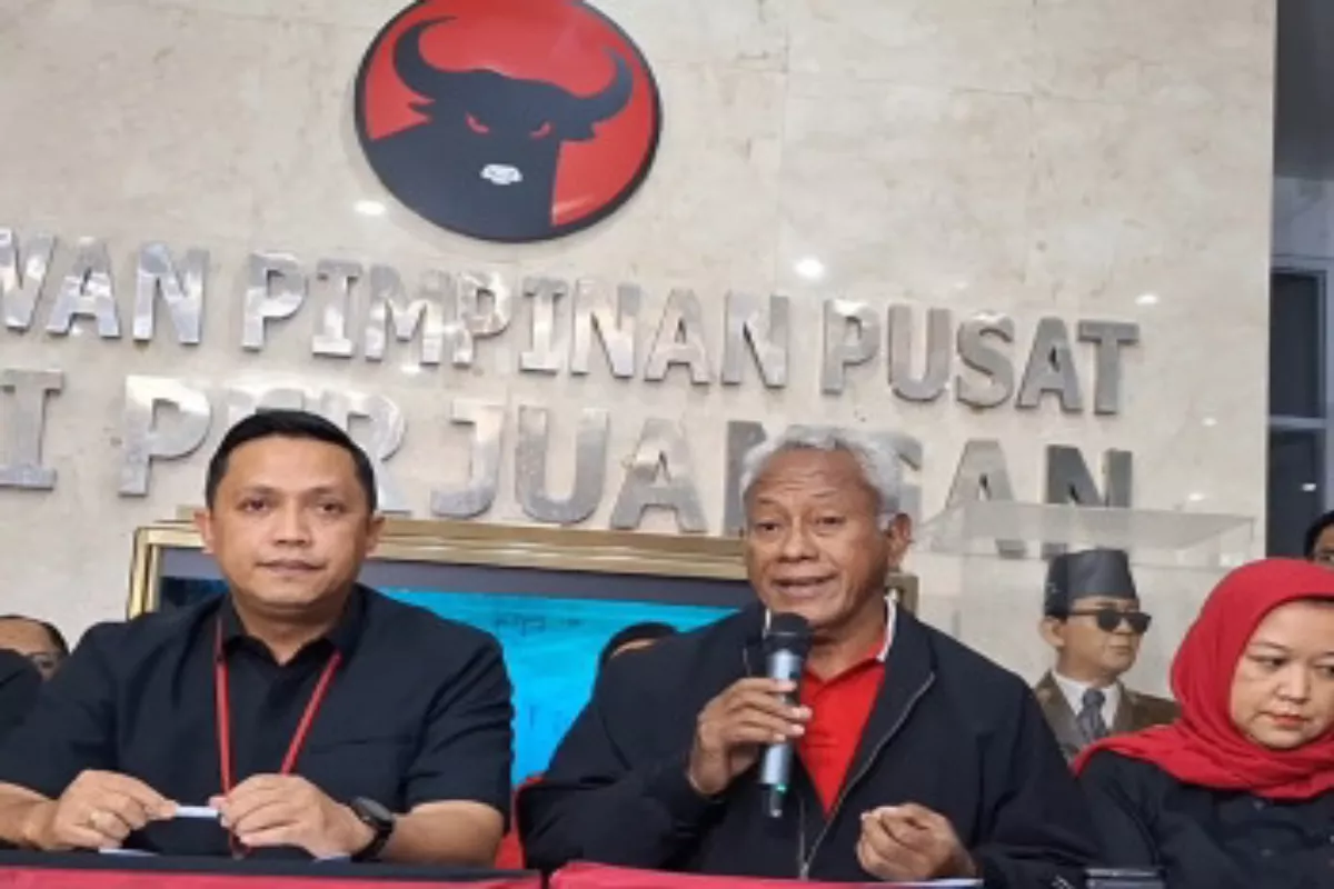 Heboh Ritual Jokowi Injak Kepala Kerbau, PDIP Beri Respons Menohok