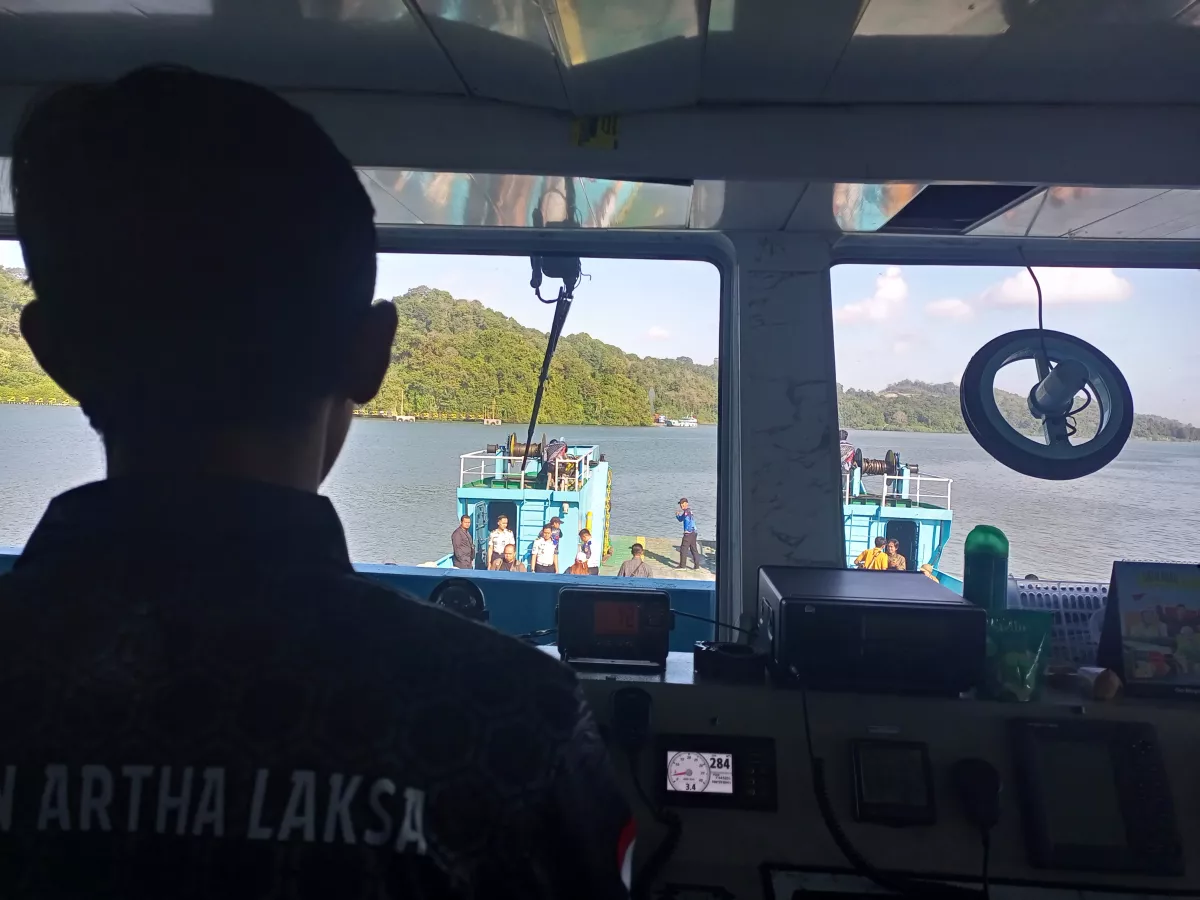 Nahkoda Kapal Pengayoman 1 Ceritakan Denyut Kehidupan Menuju Nusakambangan