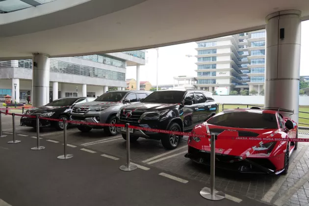 Kejagung Sita Lamborghini hingga Alat Berat Milik Tersangka Aseng dalam Kasus Dugaan Korupsi IUP PT QSS