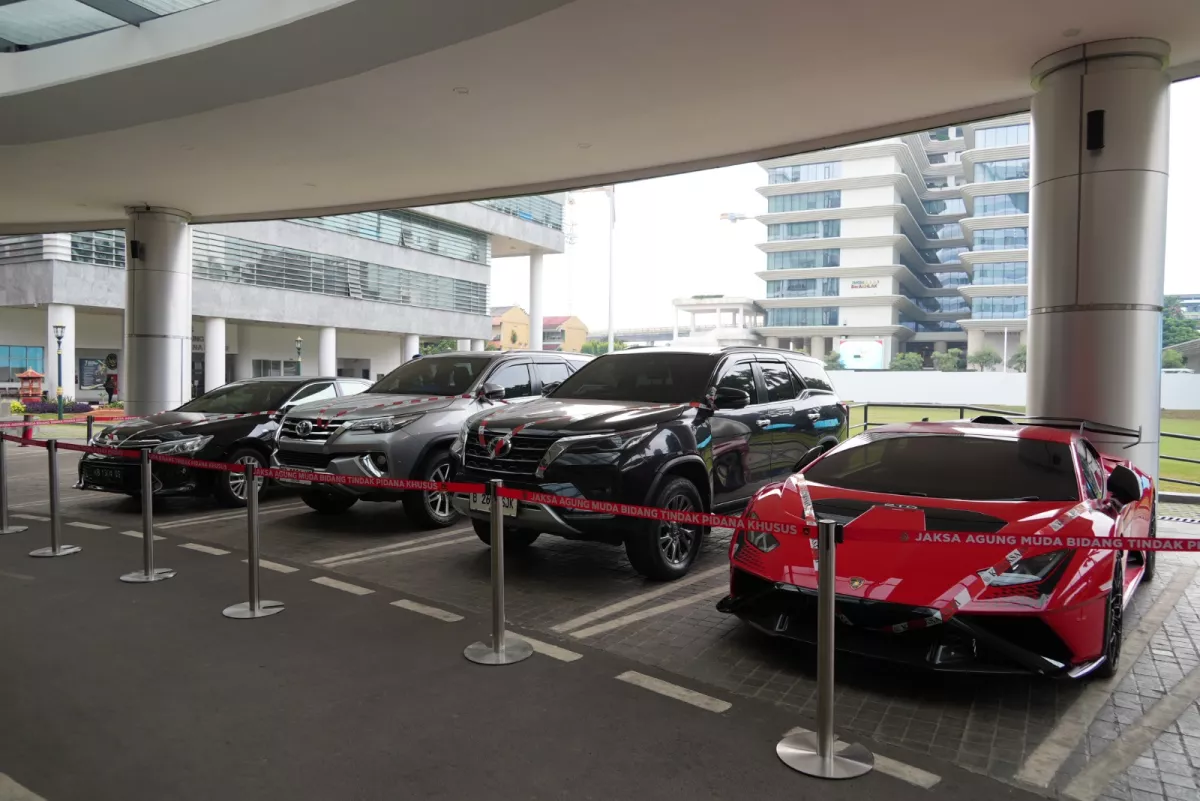 Kejagung Sita Lamborghini hingga Alat Berat Milik Tersangka Aseng dalam Kasus Dugaan Korupsi IUP PT QSS