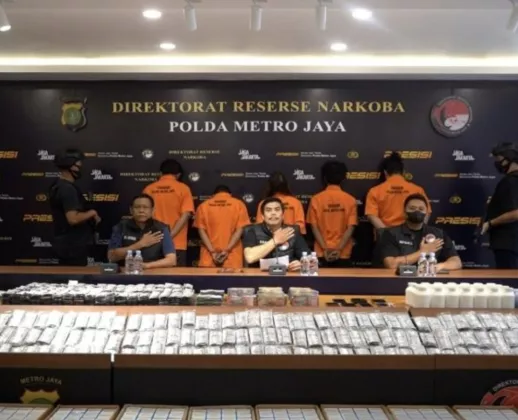 Polda Metro Jaya Bongkar Gudang Obat Keras Ilegal di Tanah Abang, 575.200 Butir Disita