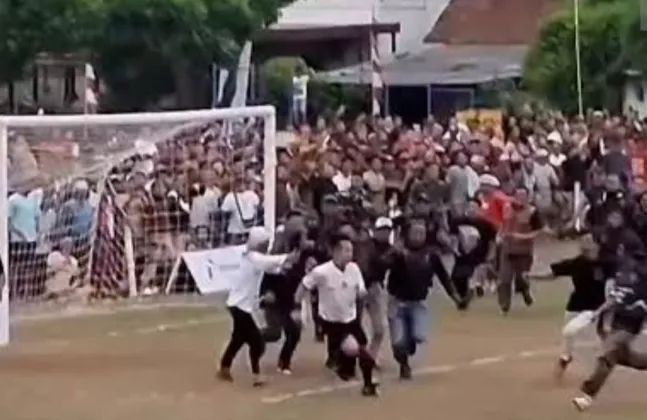 Laga Tarkam Purbalingga Ricuh, Wasit Dikeroyok Suporter hingga Dilarikan ke RS