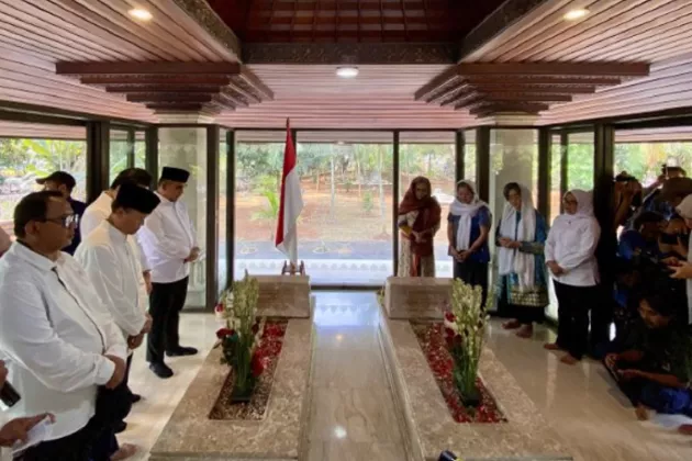 Pimpinan MPR Mendadak Ziarah ke Makam Bung Hatta, Meutia Hatta Sampai Kaget!