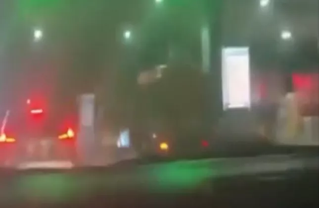 Ngeyel Tak Mau Bayar Tol! Pengemudi Xpander Ini Nekat Tabrak Palang Pintu Gerbang Tol Semarang