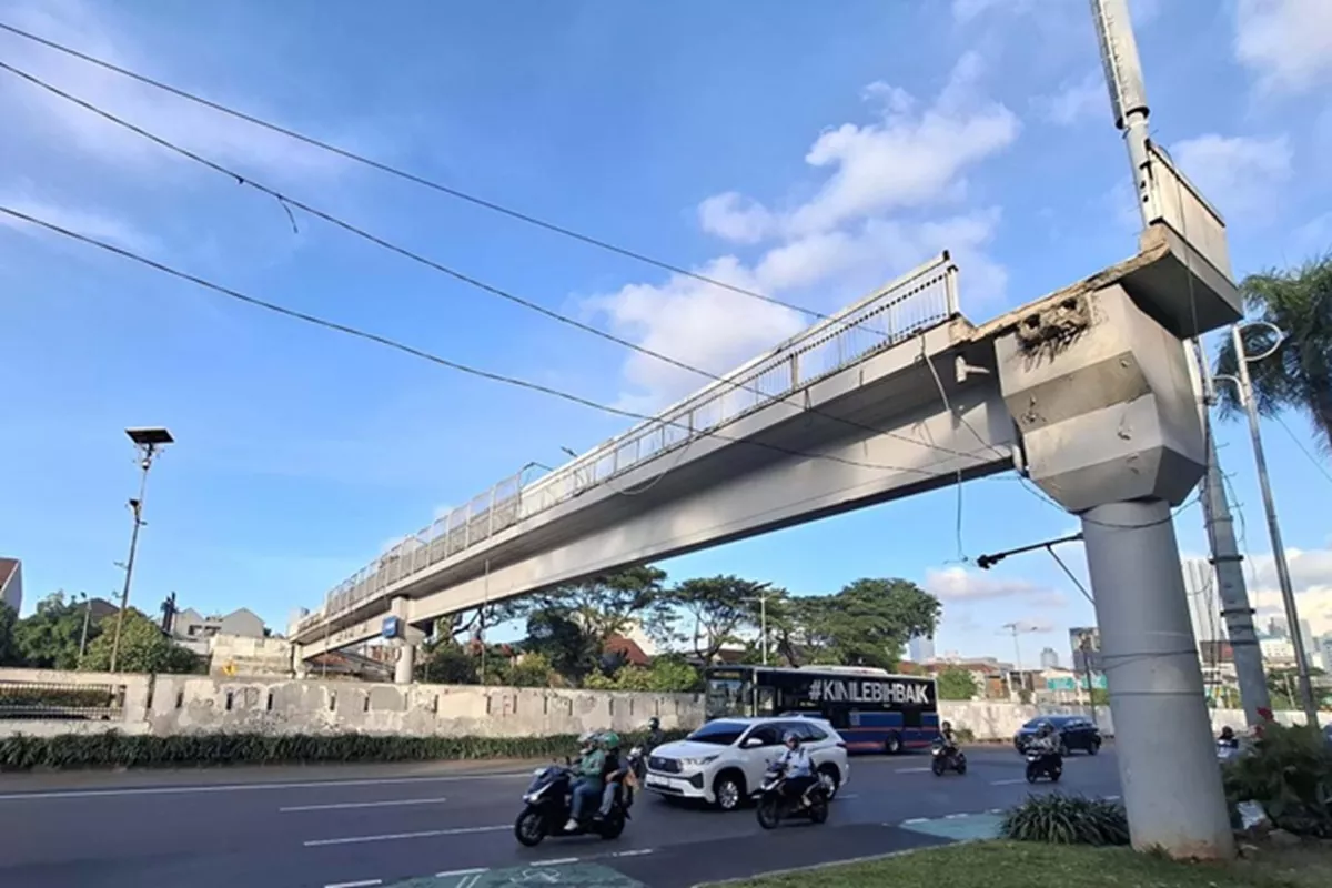 Tak Punya Tangga, JPO Depan Gedung DPR RI Jadi Sorotan! Begini Tanggapan Gubernur DKI